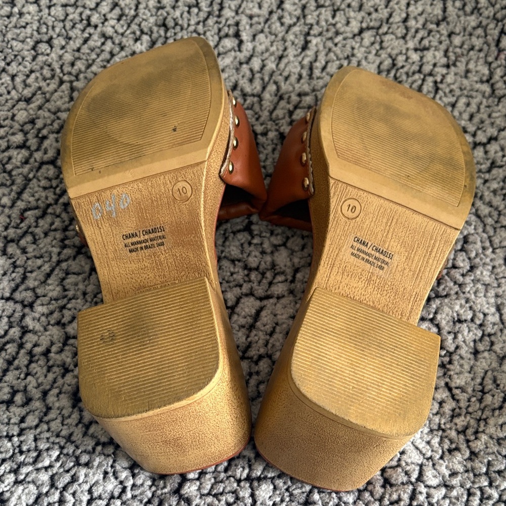 Steve Madden Women's Brown Mules with Wooden Heel (Used/Gently worn) - Picture 3 of 4